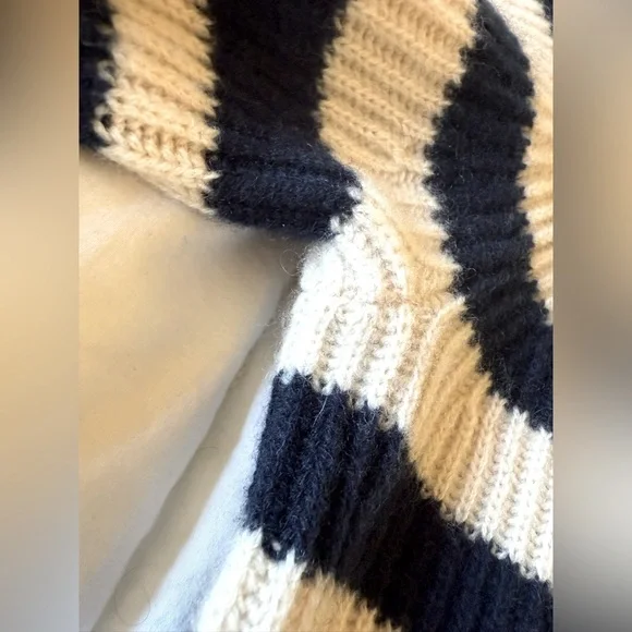 J CREW Navy/Cream stripe 100% cashmere crewneck sweater size SMALL - Picture 9 of 9